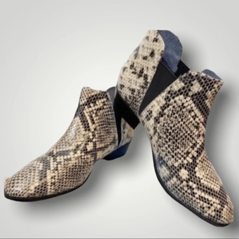 Seychelles Ankle Bootie in imprinted python - Picture 1 of 16